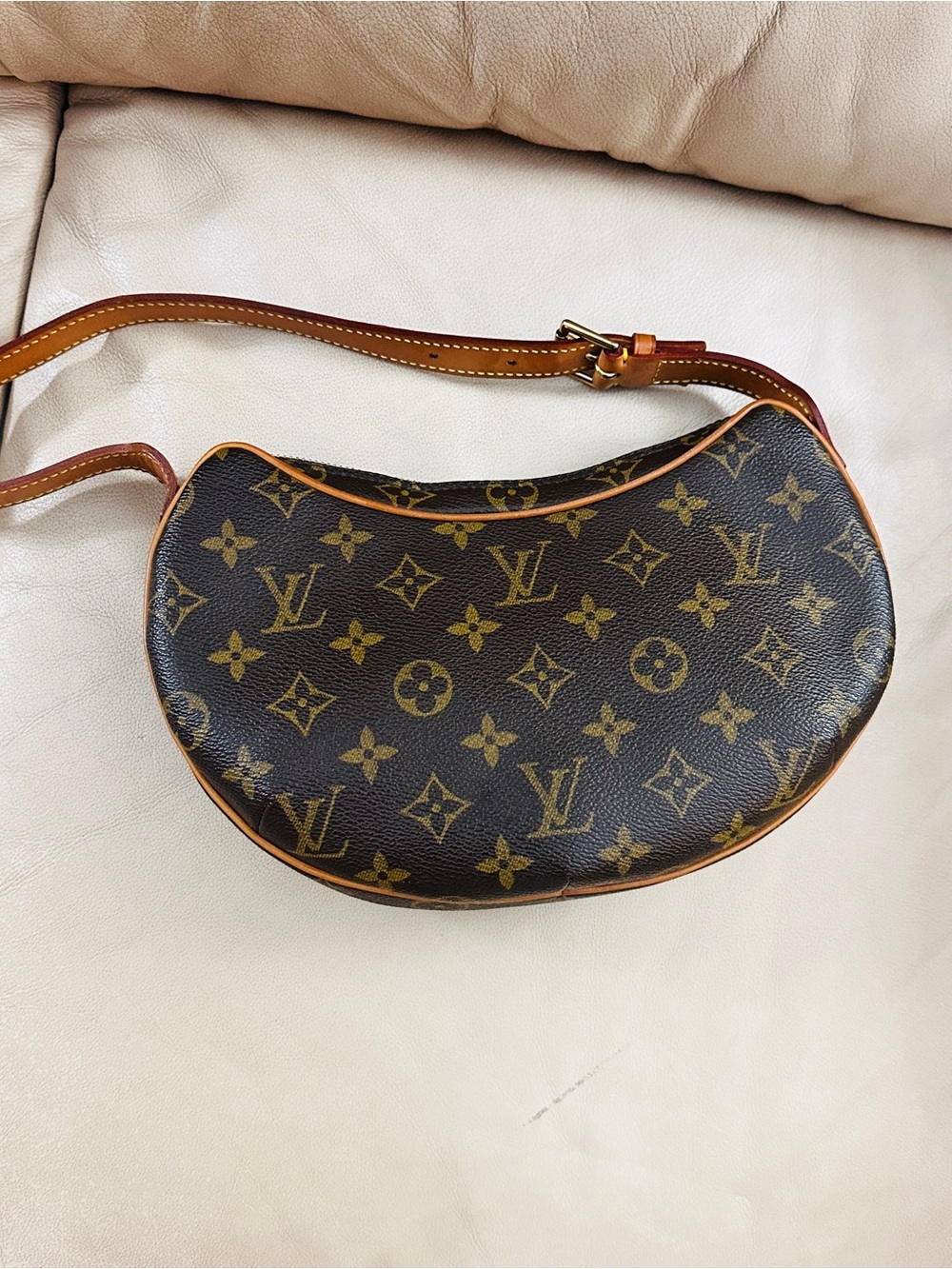 Louis Vuitton Croissant PM